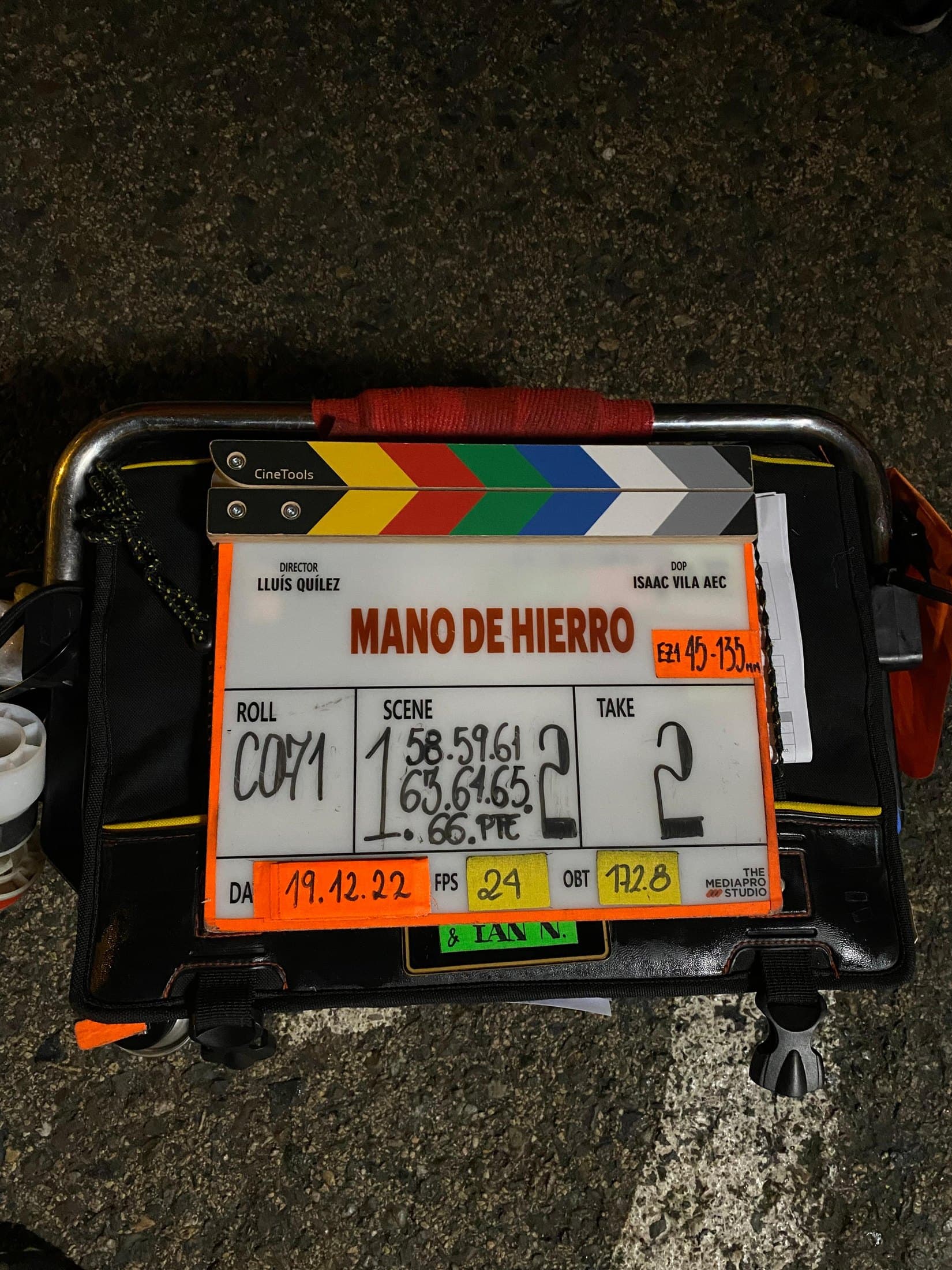 Claqueta del rodatge de la sèrie Mano de hierro, dirigida per Lluís Quílez